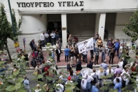 Στάση εργασίας νοσοκομειακών γιατρών και συγκέντρωση στο υπ. Υγείας