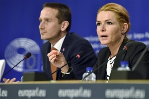 H Δανία ψήφισε το νόμο για τις κατασχέσεις τιμαλφών προσφύγων