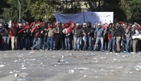 Αντιεξουσιαστές άκαναν πορεία στα Εξάρχεια με όπλα στα χέρια