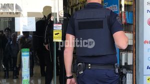 Ληστεία Μοναστηρίου: “Είδα ξαφνικά να κατεβαίνουν τα στόρια – Μετά από λίγο ξεκίνησαν οι διαπραγματεύσεις με την ΕΛΑΣ”, λέει μάρτυρας στην politic (vid)