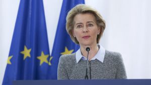 Φον ντερ Λάιεν: Πιθανόν οι ηλικιωμένοι να πρέπει να μείνουν σε απομόνωση ως τα τέλη του 2020