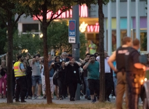 Εκτακτες συσκέψεις της Μέρκελ μετά την επίθεση στο Μόναχο