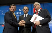 Γιούνκερ: Διοικητική πρόκληση για την Ελλάδα η εφαρμογή της συμφωνίας