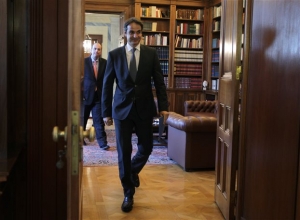 Με επιφυλάξεις στο Συμβούλιο Πολιτικών Αρχηγών ο Μητσοτάκης