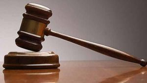 Κακουργηματική δίωξη σε 42χρονο που κατηγορείται ότι ξυλοκόπησε τον πατέρα του