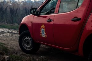 Θεσσαλονίκη: Υπό μερικό έλεγχο η φωτιά στον οικισμό των Ρομά «Αγία Σοφία»