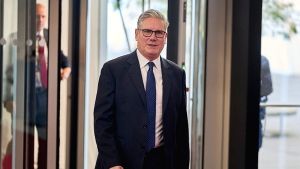 Ο Στάρμερ εξετάζει νέες αποκαλύψεις σχετικά με το λάθος της υπουργού Οικονομικών