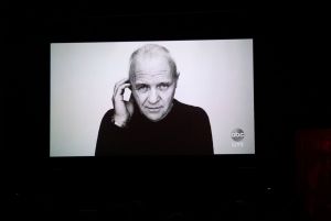 Ο Άντονι Χόπκινς αποκαλύπτει τις προκλήσεις της ζωής του: από τον αλκοολισμό στην αυτογνωσία