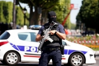 Υπό κράτηση μέλη της οικογένειας του δράστη της επίθεσης στα Ηλύσια Πεδία