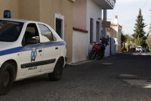 Μαχαίρωσε τη σύζυγο του μπροστά στον γιο τους