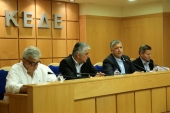 ΚΕΔΕ: Η Δούρου να μαζέψει τους συμβούλους της