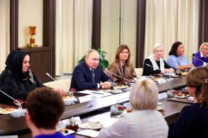 Συνάντηση Πούτιν με μητέρες στρατιωτών: «Συμμεριζόμαστε τον πόνο σας»