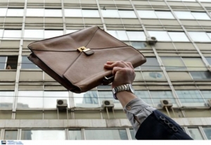 Συνεχίζουν την αποχή από τα καθήκοντά τους οι συμβολαιογράφοι