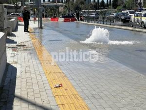 Θεσσαλονίκη: «Πλημμύρισε» η οδός Λαγκαδά – Έσπασε αγωγός νερού μπροστά από την Αγία Βαρβάρα