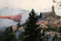 Xιλιάδες εγκαταλείπουν τις εστίες τους, λόγω των πυρκαγιών στην Γαλλία