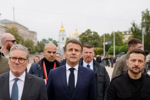 Ανάγκη στρατηγικής ανάπτυξης συμμαχικών στρατευμάτων στην Ουκρανία, δηλώνει ο πρόεδρος Μακρόν