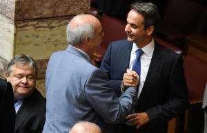 Νέα Δημοκρατία - Ψήφισαν 325.000 μέλη - Προς ανατροπή των προγνωστικών - Για καθαρή νίκη κάνουν λόγο στελέχη του επιτελείου Μητσοτάκη