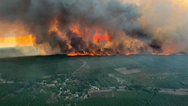 Γαλλία: Πυρκαγιές μαίνονται στα νοτιοδυτικά εν μέσω νέου κύματος καύσωνα