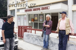 Τρεις κι ο κούκος!