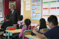 Γαλλία: Υπό δρακόντεια μέτρα ασφαλείας επιστρέφουν οι μαθητές στα θρανία