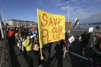 Παρίσι και ακτιβιστές προ της Διάσκεψης για το Κλίμα-Mπλόκο σε 1.000 άτομα