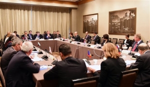 Για κυπριακό-ελληνοτουρκικές σχέσεις συζήτησαν Βενιζέλος-Τσαβούσογλου