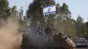Ισραηλινά άρματα μάχης προωθούνται βορείως και νοτίως της Γάζας