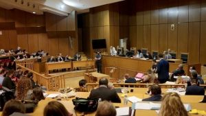 Με φόντο τη φυλακή για όσους καταδικάστηκαν σε πρόσκαιρες καθείρξεις, συνεχίζεται η δίκη για τις αναστολές