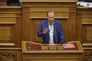 Παγώνουν με εντολή Στρατούλη οι κατασχέσεις για ασφαλιστικές οφειλές