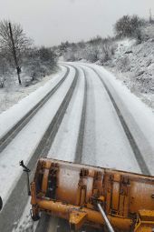 Μηχανήματα έργου της Π.Ε Κιλκίς από τα ξημερώματα επιχειρούν για να παραμείνει ανοιχτό το οδικό δίκτυο