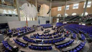 Για πρώτη φορά μειώνονται οι βουλευτικές αποζημιώσεις της Bundestag