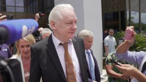 Μετά τη συμφωνία με την αμερικανική δικαιοσύνη, ο Ασάνζ είναι πλέον «ένας ελεύθερος άνθρωπος»