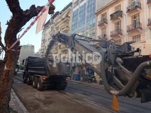 Θεσσαλονίκη: Σε εξέλιξη οι εργασίες ασφαλτόστρωσης στην οδό Καραολή και Δημητρίου (vid &amp; pics)