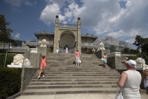 Κομισιόν: Απαγορεύει κάθε ευρωπαϊκή επένδυση στην Κριμαία