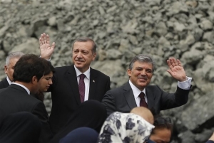 Γκιούλ «αδειάζει» Ερντογάν για το προεδρικό σύστημα