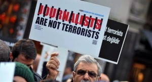 Η τουρκική Αστυνομία εισέβαλε σε φιλοκουρδικό κανάλι