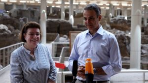 To μήνυμα Μητσοτάκη από τη Σαντορίνη: Τουρισμός χωρίς έκπτωση στην ασφάλεια