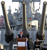 Τραμπ: Αφήνει να πλανάται ότι ο Ομπάμα είναι μουσουλμάνος