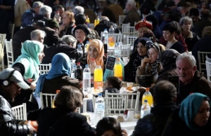 Γεύμα αγάπης και αλλληλεγγύης από το δήμο Αθηναίων