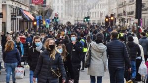 «Ζώντας με τον κορονοϊό»: Πώς μπορεί να εξελιχθεί η πανδημία