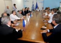 Περιφεριάρχες και «γαλάζια ξίφη» στην... αυλή του Σκουρλέτη