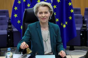 Η ΕΕ παρατείνει την αναστολή των δασμών κατά των ΗΠΑ μέχρι 1 Αυγούστου