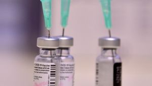 Κορονοϊός: Δύο δισεκατομμύρια δόσεις εμβολίων έχουν χορηγηθεί σε όλο τον κόσμο