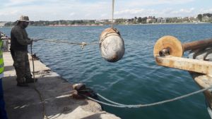 Θεσσαλονίκη: Εξουδετέρωση νάρκης από ομάδα της διοίκησης Υποβρυχίων Καταστροφών (Video)