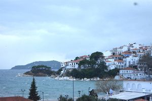 Σκιάθος: Ένας προορισμός με συγκριτικά πλεονεκτήματα για όλους