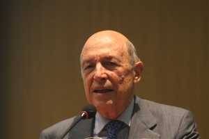 Σημίτης: «Το ΠΑΣΟΚ πρέπει να συμβάλλει δημιουργικά στην αναμόρφωση της χώρας»