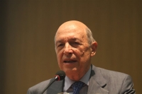 Σημίτης: «Το ΠΑΣΟΚ πρέπει να συμβάλλει δημιουργικά στην αναμόρφωση της χώρας»