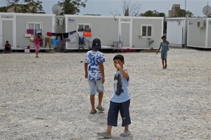 Κομισιόν: Στήριξη στην Ελλάδα για τα ασυνόδευτα προσφυγόπουλα