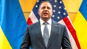 Ενισχύεται η συνεργασία Ελλάδας-ΗΠΑ με την επίσκεψη Ντρίσκολ στο Κίεβο για τον τερματισμό του πολέμου