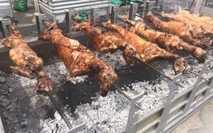 Θεσσαλονίκη: Φθηνότερος τουλάχιστον ένα ευρώ το κιλό φέτος ο οβελίας, σε σχέση με πέρυσι, από τα κρεοπωλεία.